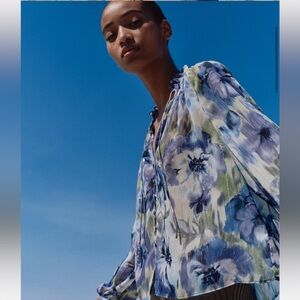 NWT Printed shirt with metallic thread